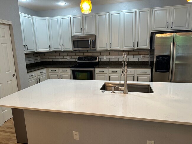 Foto del edificio - 5910 W 94th Pl