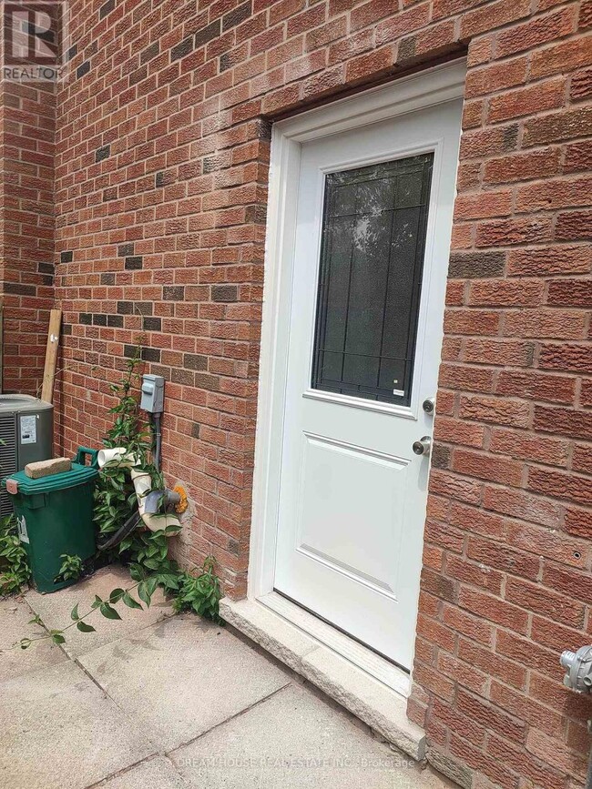 Building Photo - 176 Conlins Rd