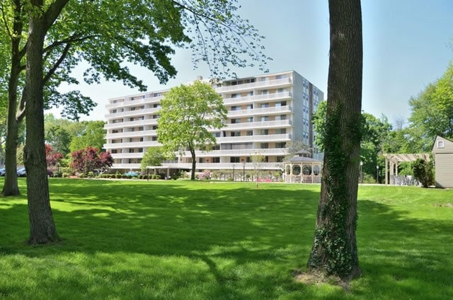 Primary Photo - Highland West Apartments