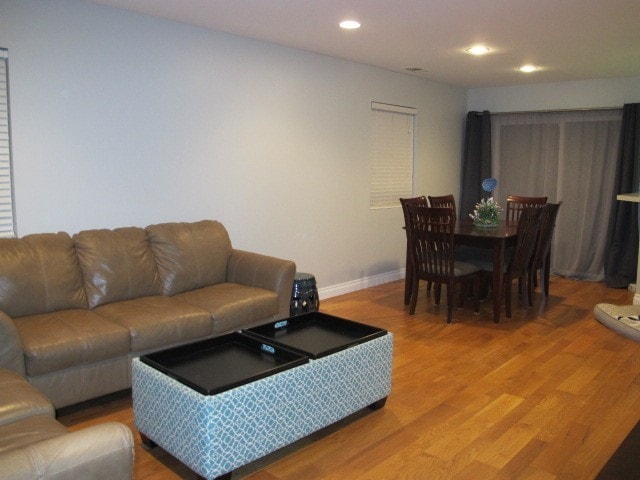 Foto del edificio - 8001 Kittyhawk Ave