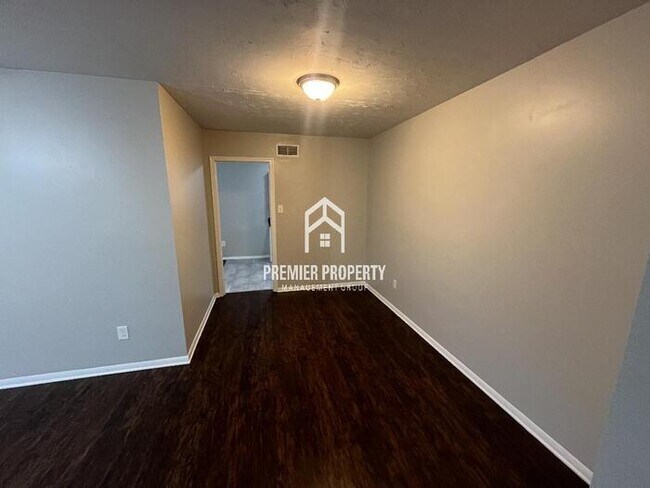 Foto del edificio - 1618 Kilarney Ave