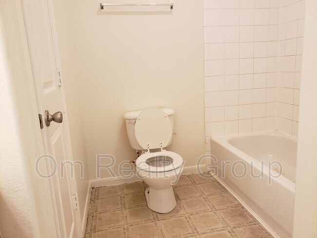 Foto del edificio - 6655 Stonefort Ct