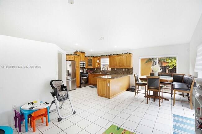 Foto del edificio - 19832 NW 86th Ave