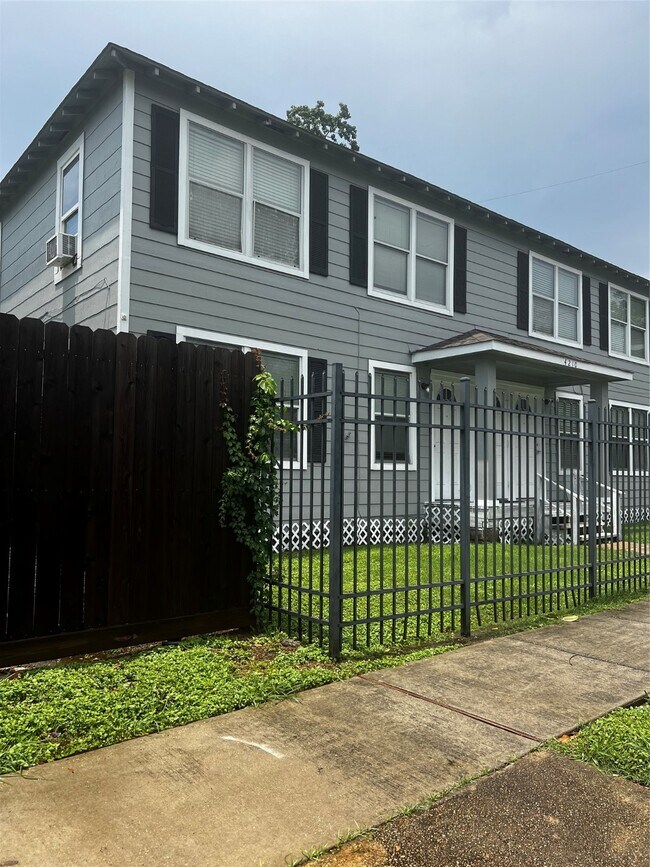 Foto del edificio - 4210 Ennis St