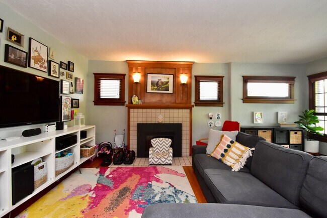 Foto del edificio - Newly Remodeled 4 Bedroom 2 Bath Home in Salt Lake City!!