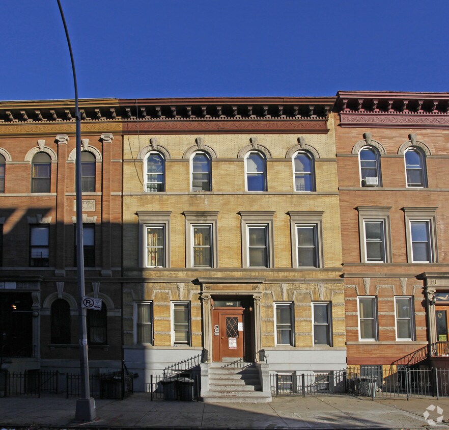 Building Photo - 321 Putnam Ave