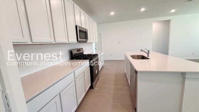 Building Photo - 5449 Paschal Pk
