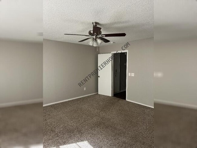 Foto del edificio - 1330 St Mathews Dr