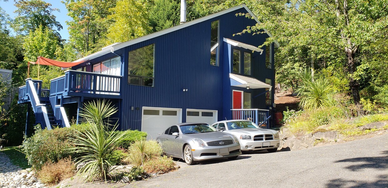 Primary Photo - 545 Lake Washington Blvd E