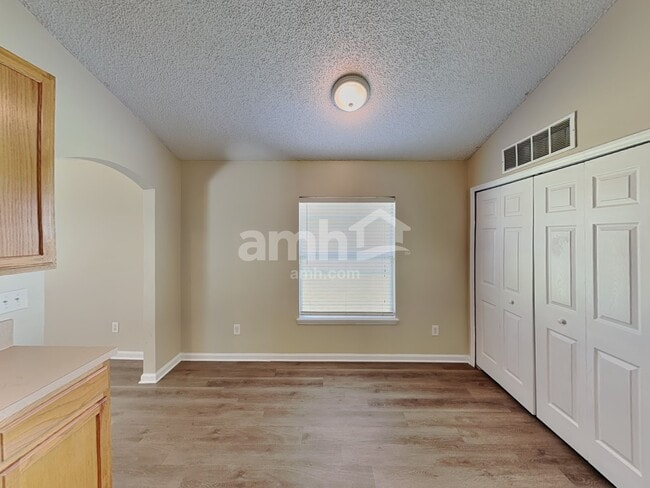 Foto del edificio - 6486 Hannah Stables Dr