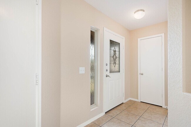 Foto del edificio - 5 Bedroom Home in Winfield~Texas Size Rooms!