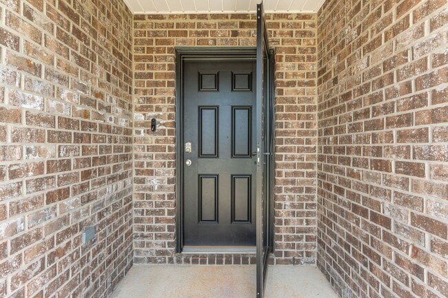Building Photo - AVAILABLE NOW | BEAUTIFUL 5 BEDROOM, 3 BATH HOME IN MILTON WITH LARGE BACK YARD