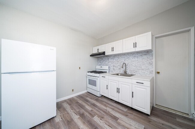 Foto del edificio - 273 Ridge Rd