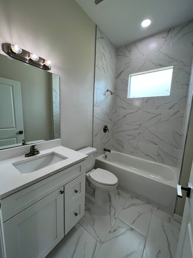 Building Photo - 1088 Saturn Ct
