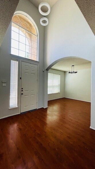 Foto del edificio - 3529 Brewster Dr