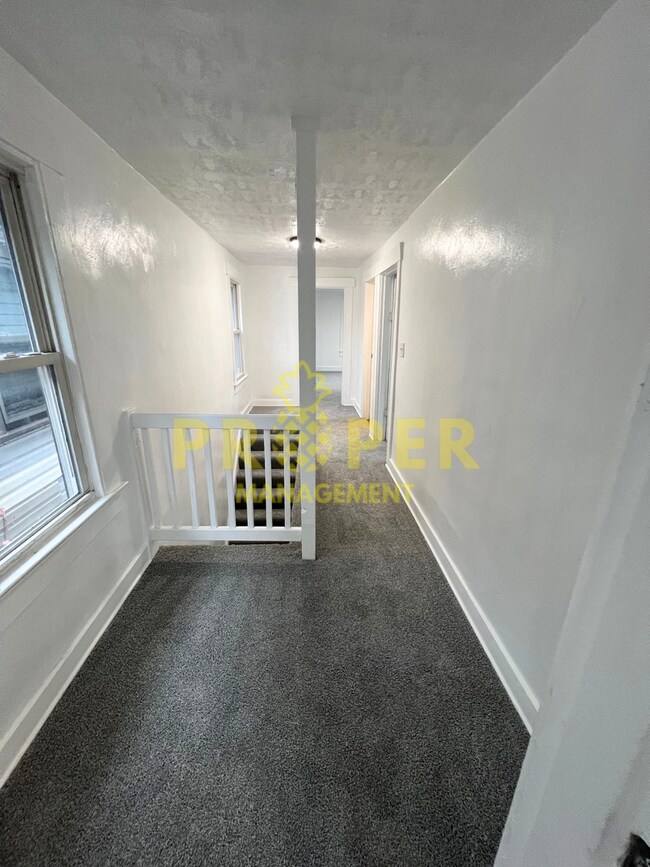 Building Photo - 2 bedrooms 1 bathroom house