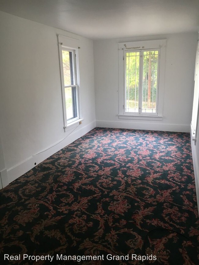 Foto del edificio - 4 br, 1.5 bath House - 127 Lafayette Street