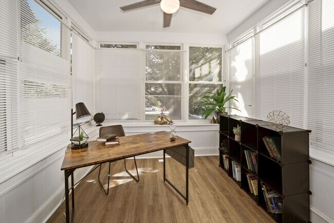 Building Photo - 2118 Park Ave