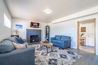 Building Photo - 3201 Everett Dr