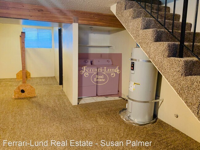 Building Photo - 3 br, 2.5 bath House - 1410 E 9th Street #1