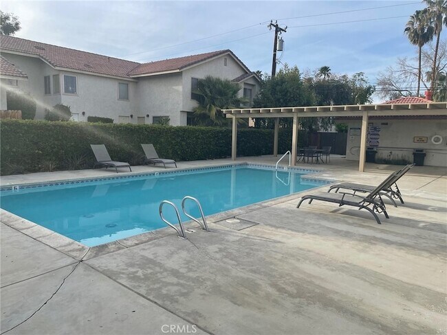 Foto del edificio - 74614 Driftwood Dr