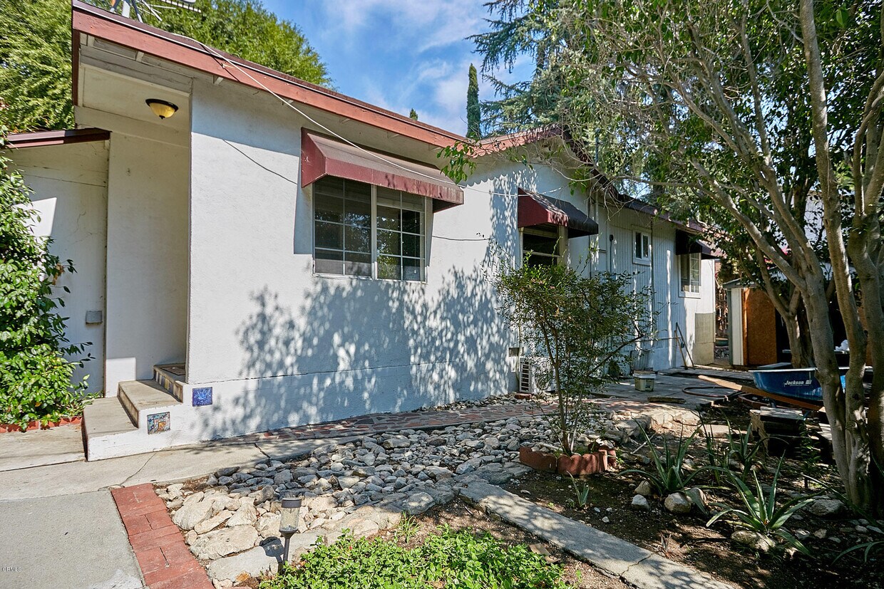 Primary Photo - 4528-4528-4 Rosemont Ave