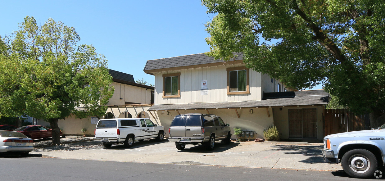 Building Photo - 1367 Callen St