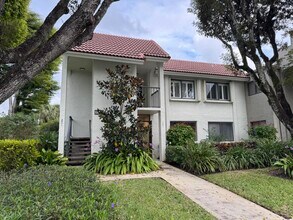 Building Photo - 5750 Fairway Park Ct