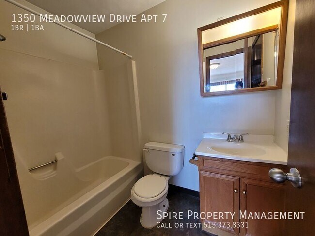 Building Photo - 1350 Meadowview Dr