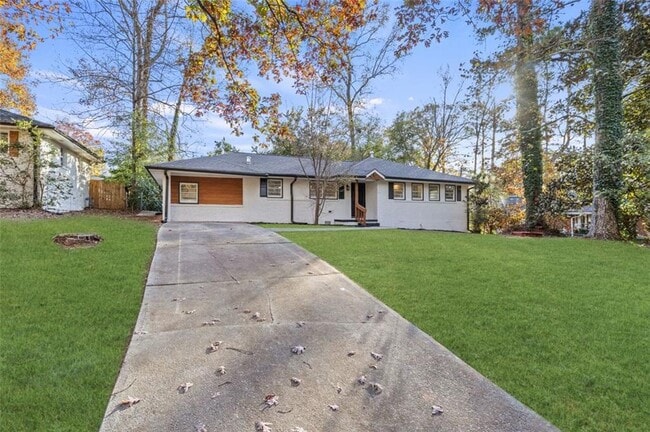 Foto del edificio - 2378 Green Forrest Dr
