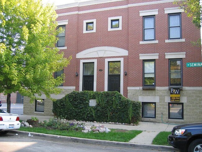 Foto del edificio - 2629 N Seminary Ave