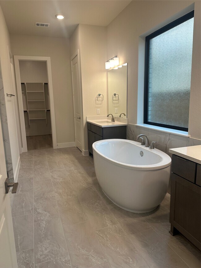 Foto del edificio - 7102 Carriage Lgt Dr