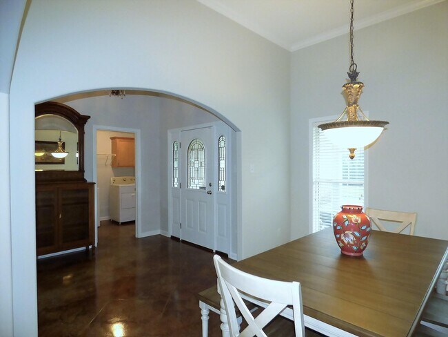 Building Photo - 2385 Sinai Dr