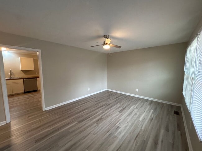 Foto del edificio - NEW LISTING!!!!!