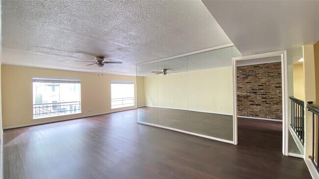 Building Photo - 1211 Miramar St
