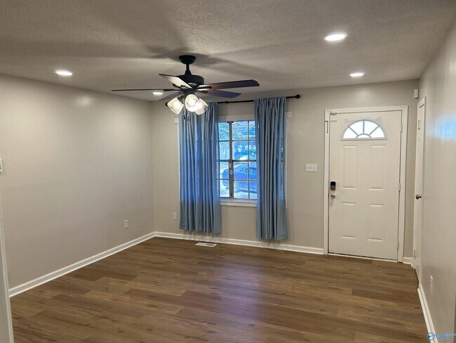 Foto del edificio - 3815 Ridgecrest Cir SW