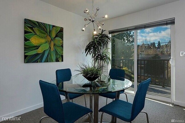 Building Photo - 4 br, 2 bath Townhome - 4432 38th Ave S