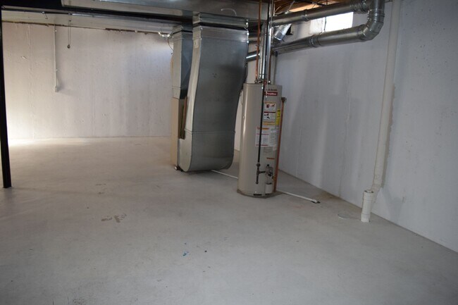 Building Photo - DON'T MISS THIS AMAZING STEAL IN BROWNSTOWN