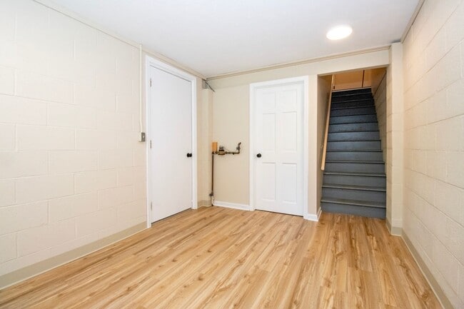 Building Photo - Two Bedroom Apartment
