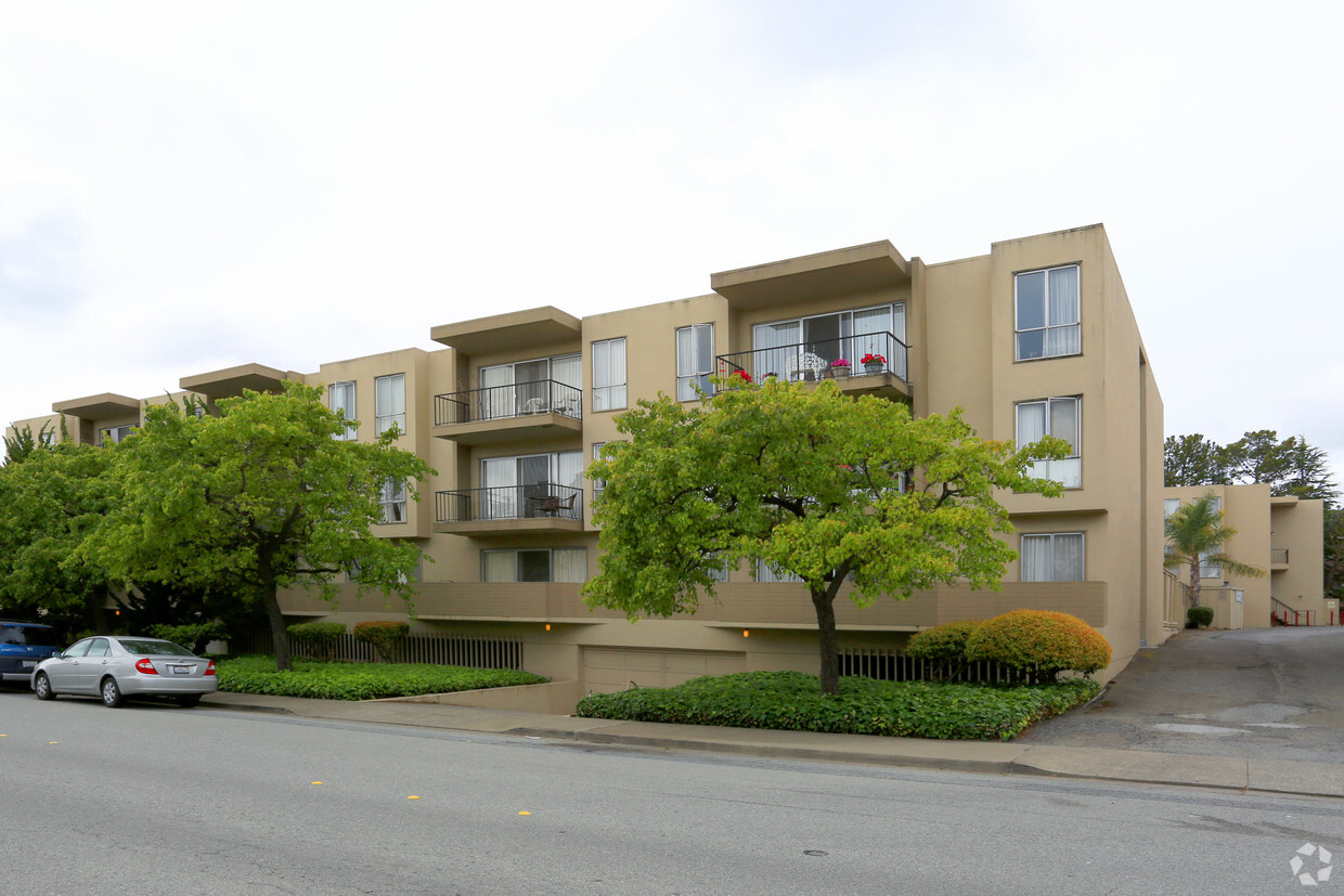 Building Photo - The Lamplighter Apartments