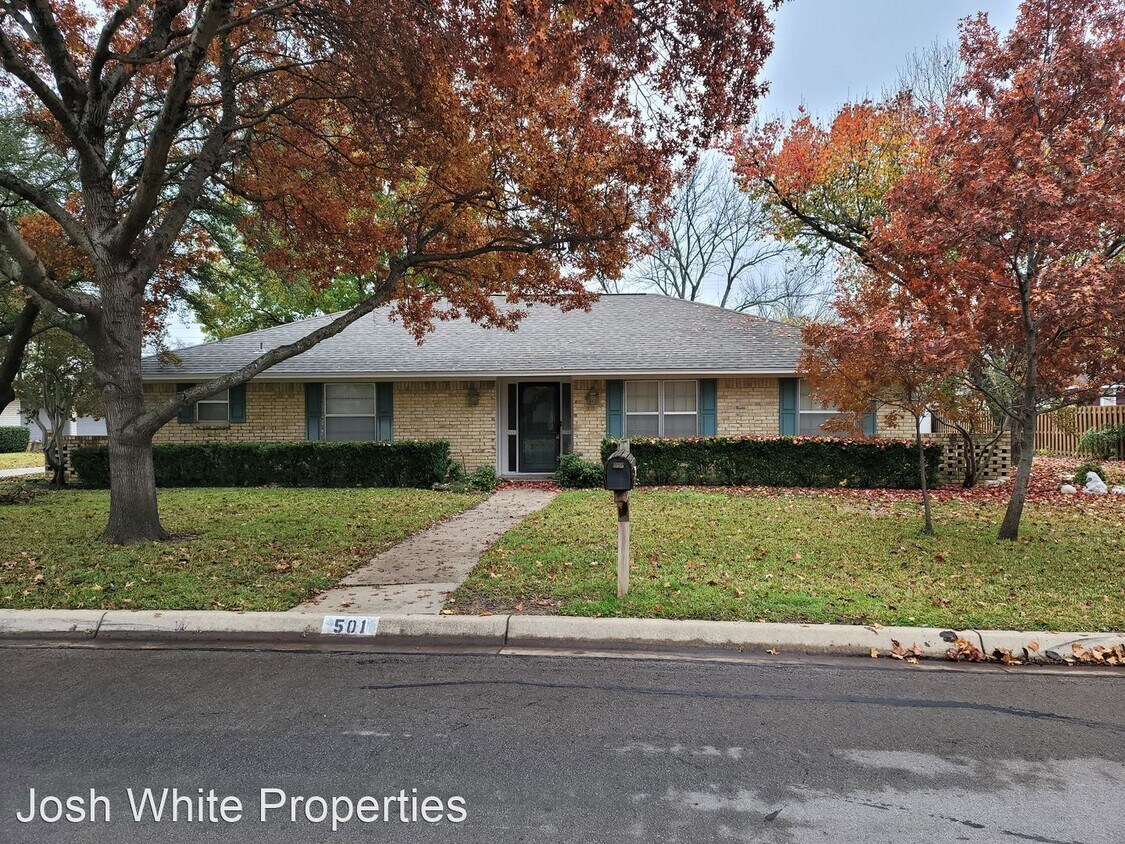 Primary Photo - 4 br, 2.5 bath House - 501 Magnolia