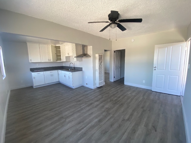 Foto del edificio - 7406 S Hoover St