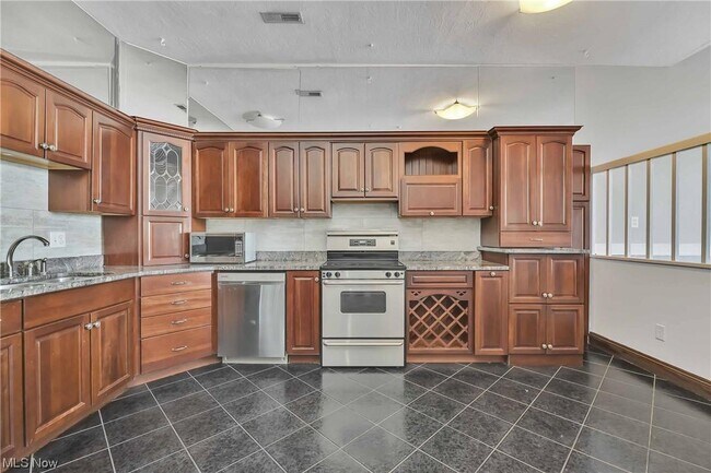kitchen - 23200 Lake Rd