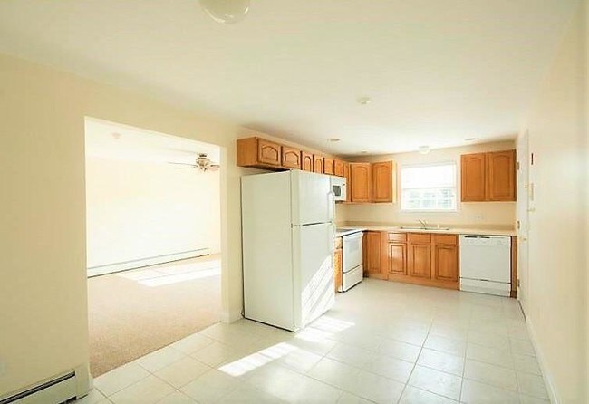 Foto del edificio - 673 Metacom Ave