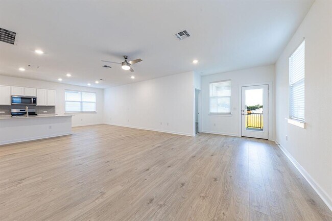 Foto del edificio - 2404 Tucker Ln