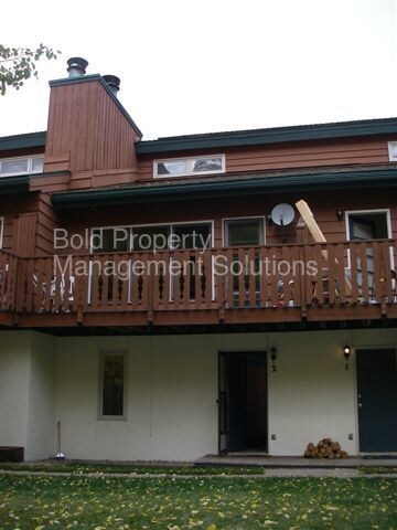 Building Photo - 2843 Kinnickinnick Rd