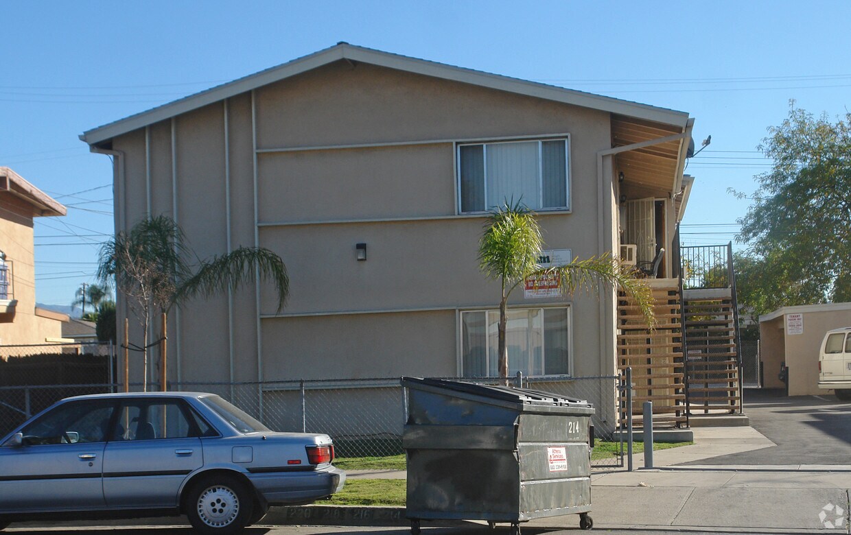 Building Photo - 214-220 Vecino Dr