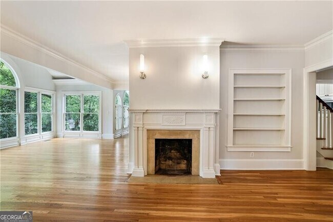 Building Photo - 549 E Wesley Rd NE