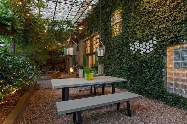 Foto del edificio - 1570 DeKalb Ave NE