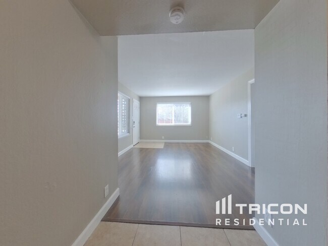 Foto del edificio - 98 1/2 Dean Way Folsom CA